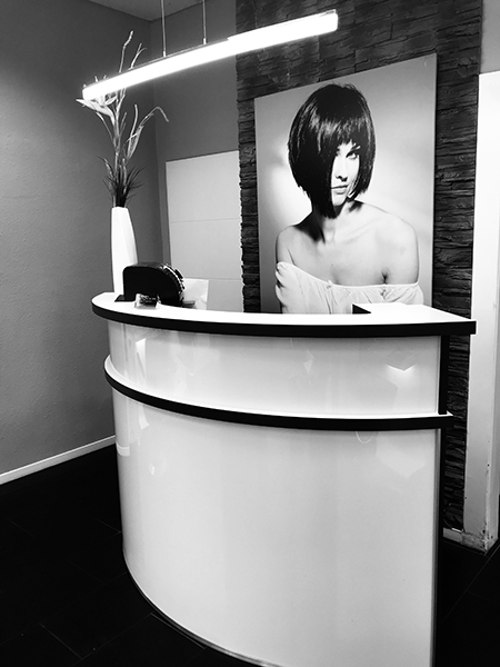 Empfangsbereich von Eky's Hairdesign in Düsseldorf